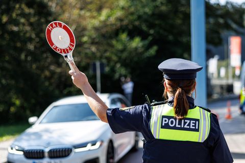 Vor Zurückweisungen an der deutschen Grenze müssten dauerhafte Grenzkontrollen eingeführt werden