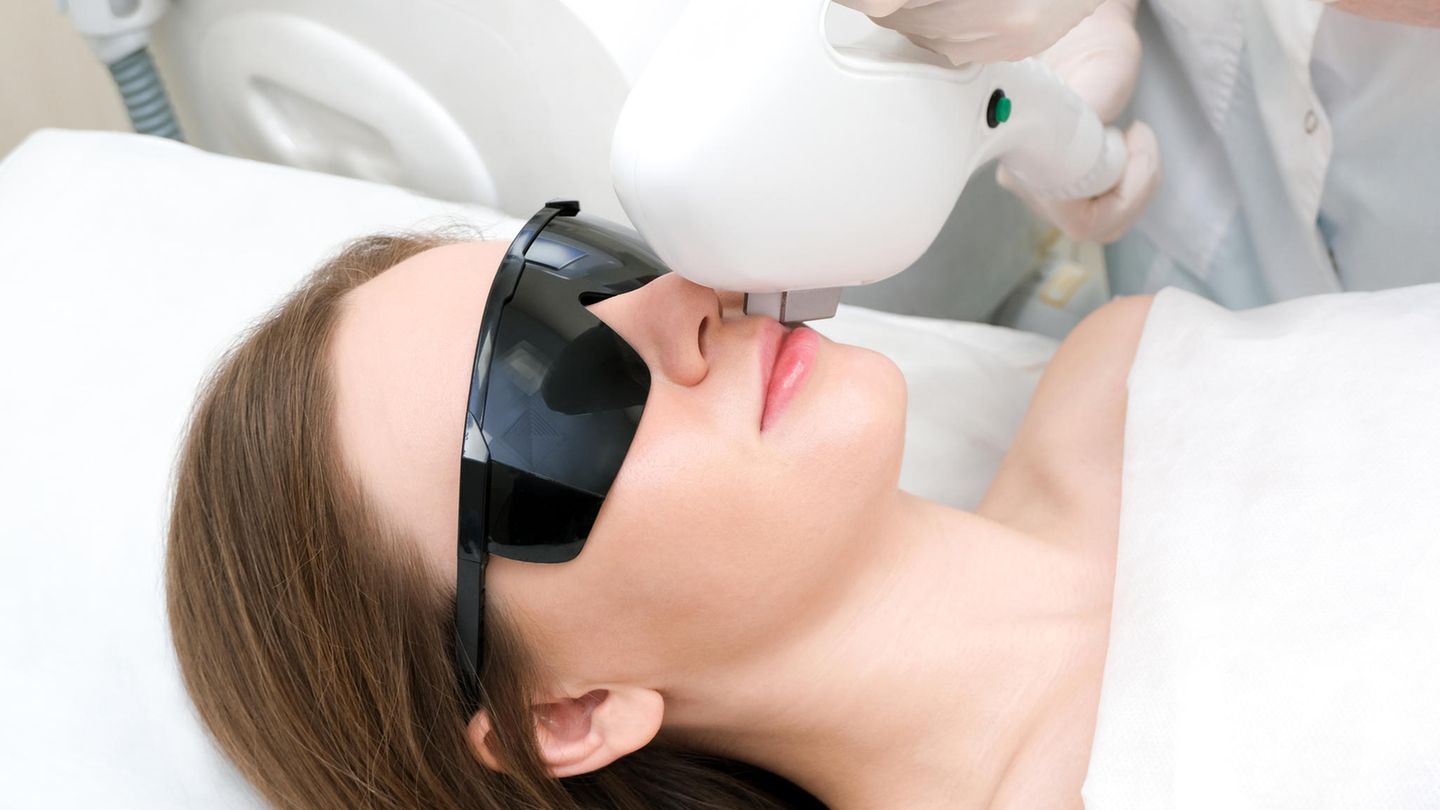 Hier finden Sie ausgezeichnete Ärzte in ihrer Region im Bereich Dermatologische Laerbehandlungen. 