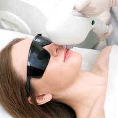 Hier finden Sie ausgezeichnete Ärzte in ihrer Region im Bereich Dermatologische Laerbehandlungen. 