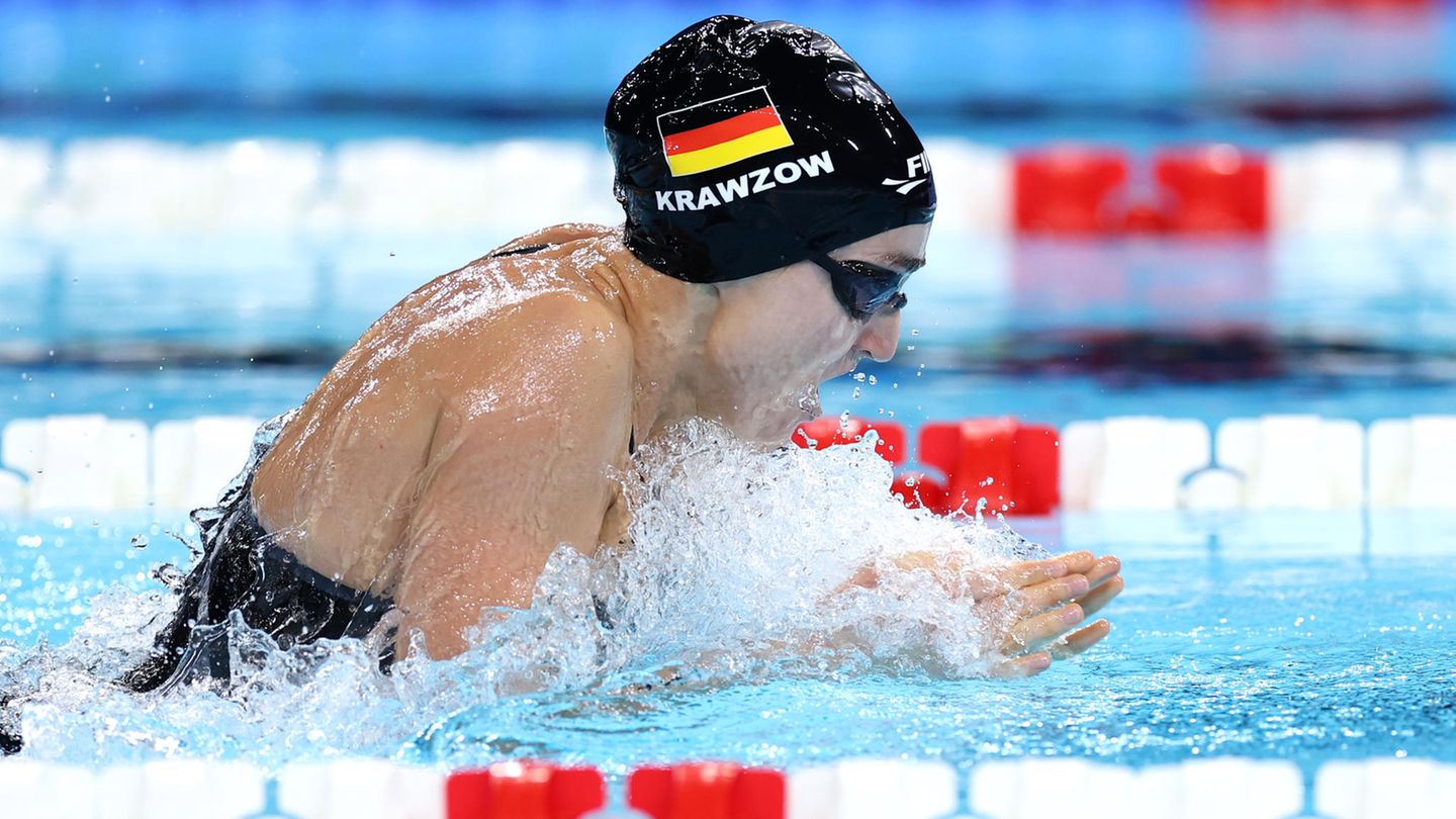 Elena Krawzow zieht ihrem Team-Kollegen Engel nach, beide deklassieren die Konkurrenz: Beim Finale über 100 Meter Brust stellt sie einen Weltrekord auf und gewinnt die Goldmedaille für Deutschland, in 1:12.54 Minuten. Der Vorsprung auf die Zweitplatzierte betrug über drei Sekunden. Die 29-Jährige hat eine Sehbehinderung. Kurz nach dem Gewinn ihrer ersten Goldmedaille bei den Paralympics in Tokio 2021 war bei ihr auch ein bösartiger Hirntumor festgestellt worden. Nach einer erfolgreichen Operation im November 2021 folgte die Chemotherapie.