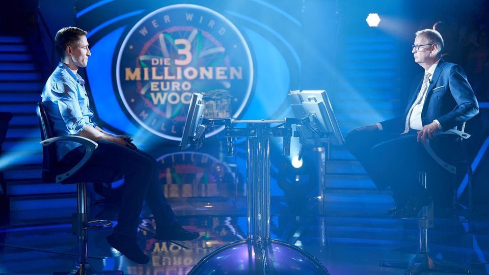 Zum zweiten Mal in dieser Woche sitzen sich Kandidat Niclas Schell und Günther Jauch bei "Wer wird Millionär?" gegenüber Niclas Schell und Günther Jauch bei "Wer wird Millionär?"