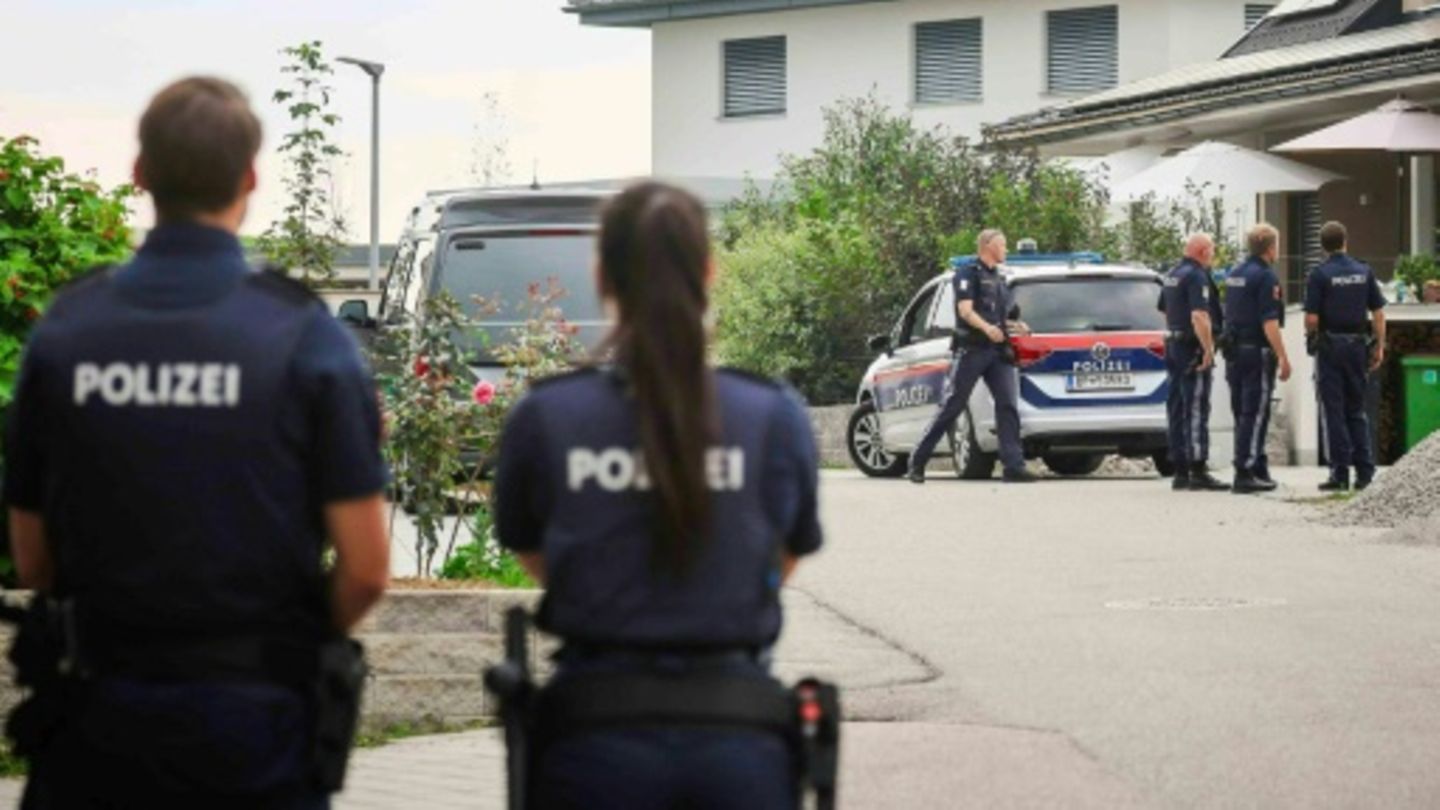 Polizeieinsatz am Wohnort des erschossenen Tatverdächtigen in Österreich