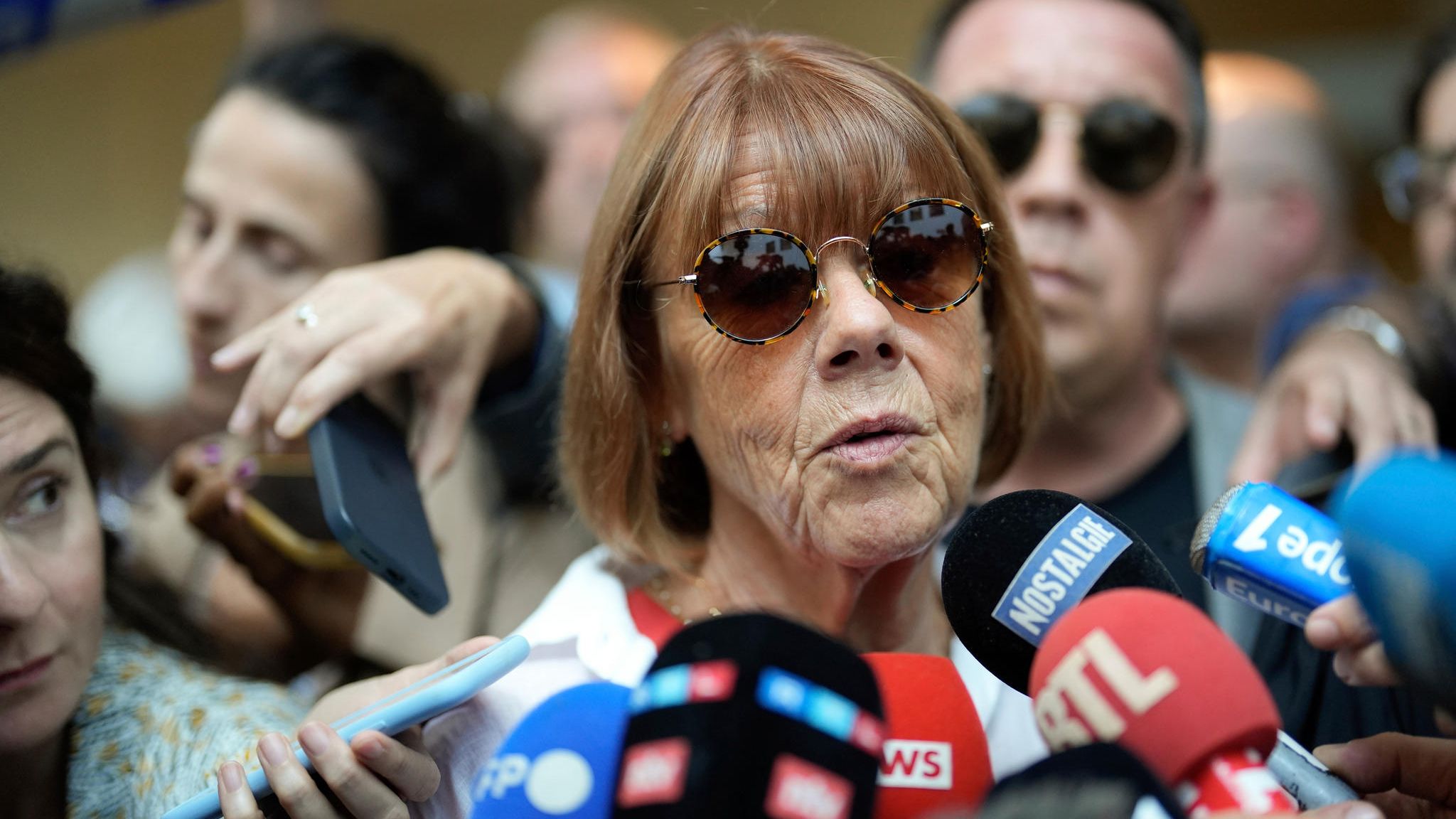 Opfer von Vergewaltigung: Gisèle P. spricht mit Pressevertretern