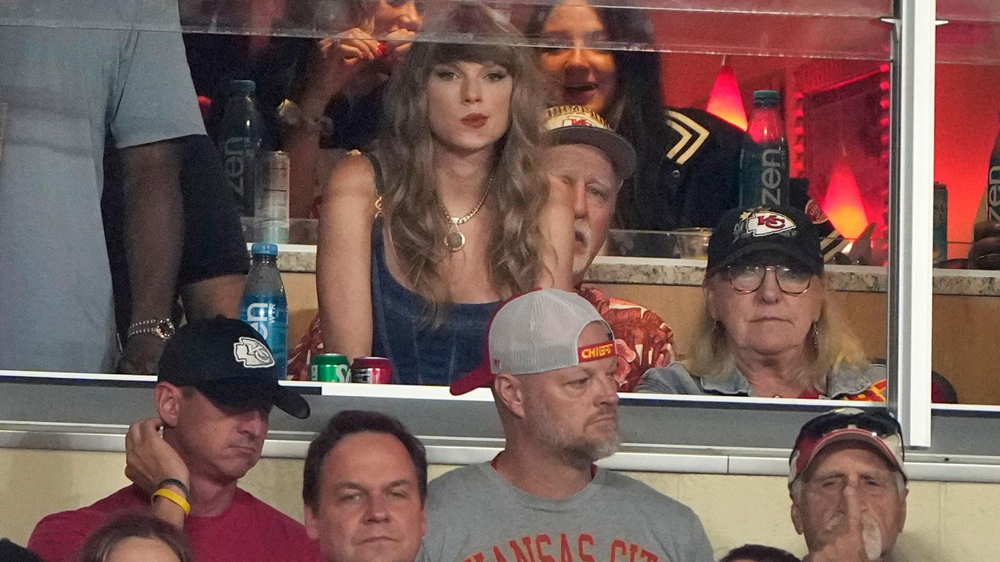 Taylor Swift ist zurück im Stadion: Superstar bei NFL-Start Kelces ...