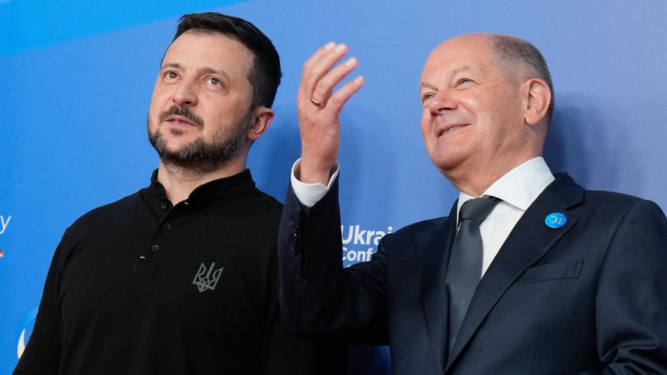 Der Präsident der Ukraine, Wolodymyr Selenskyj, und Bundeskanzler Olaf Scholz Mitte Juni in Berlin