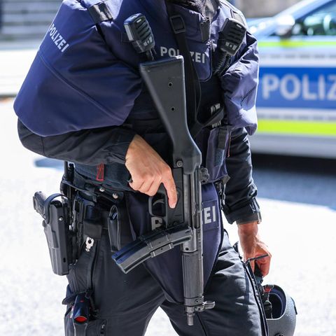 Mit Schüssen aus so einer Maschinenpistole schalteten die Einsatzkräfte den Angreifer von München aus