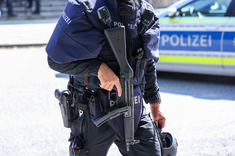 Mit Schüssen aus so einer Maschinenpistole schalteten die Einsatzkräfte den Angreifer von München aus