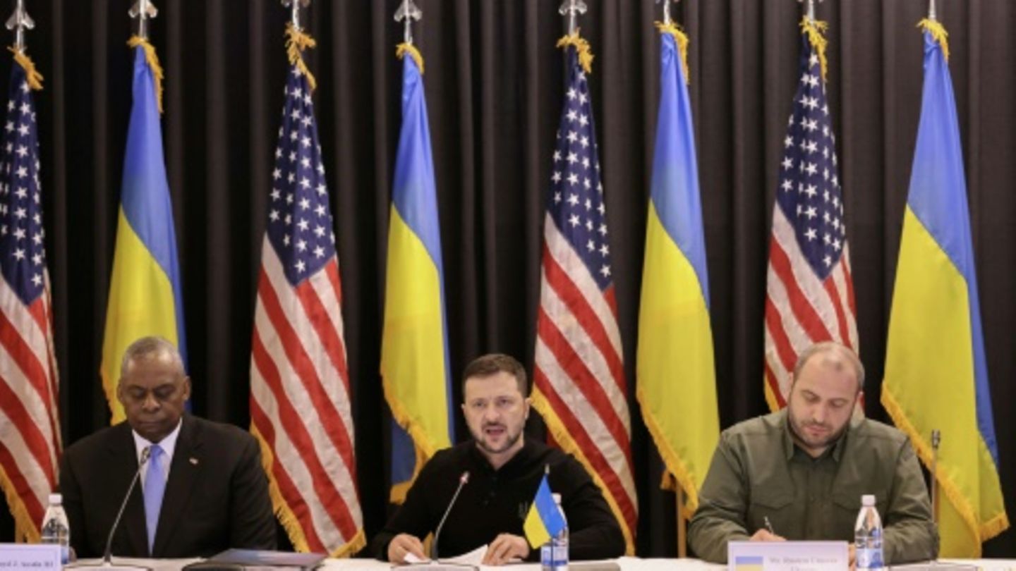 Lloyd Austin, Wolodymyr Selenskyj und Rustem Umerow (v.l.n.r.)