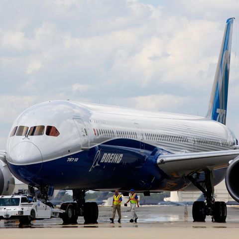 Eine Boeing 787 Dreamliner am Boden