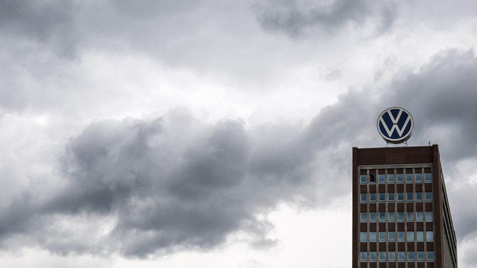 Dunkle Wolken sees the Markenhochhaus in the Gelände of VW