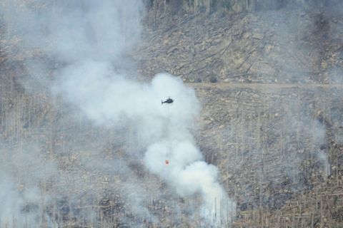 Hubschrauber im Einsatz unterhalb des Brocken