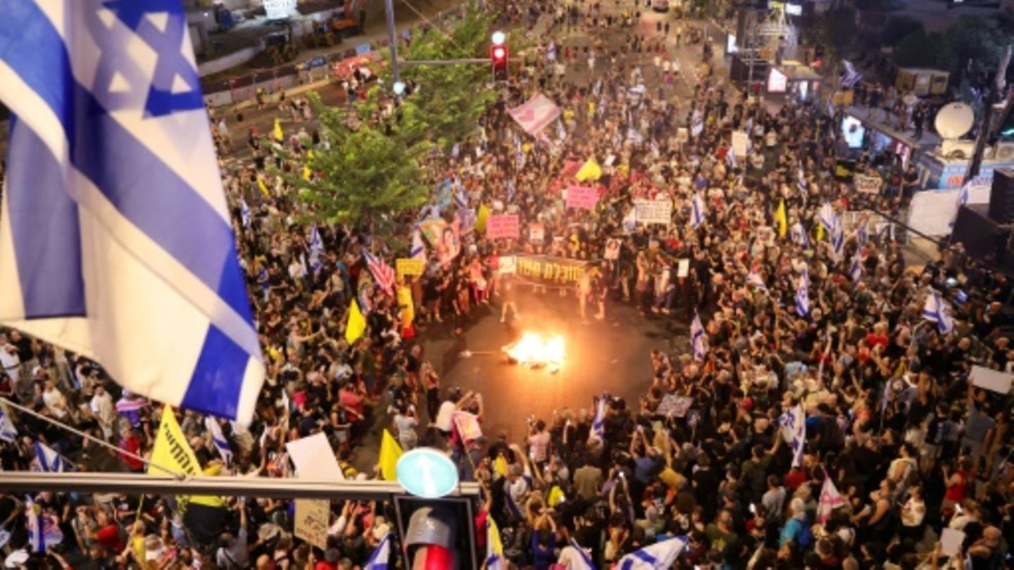 Thousands in Israel demonstrate again for agreement to release hostages