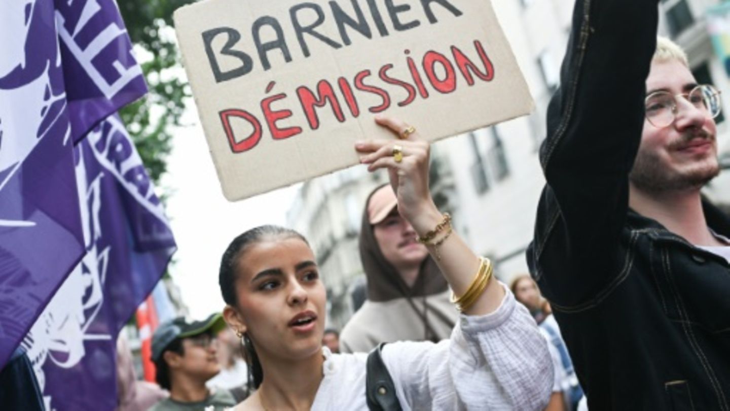 Frankreich: Mehr als 100.000 Menschen protestieren gegen neuen Premierminister