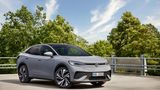 Das Coupé ist der zwei Zentimeter längere und flachere Bruder des ID.4. Wegen seiner Form ist er etwas windschnittiger. Dafür bietet der ID.4 mehr Stauraum.   Ansonsten gilt weitgehend, was für den ID.4 gilt