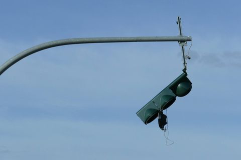 Eine kappute Ampel als Symbol für die Ampelkoalition
