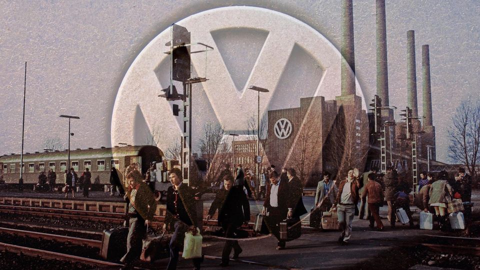 Collage eines VW-Logos vor einem alten Foto des Werks