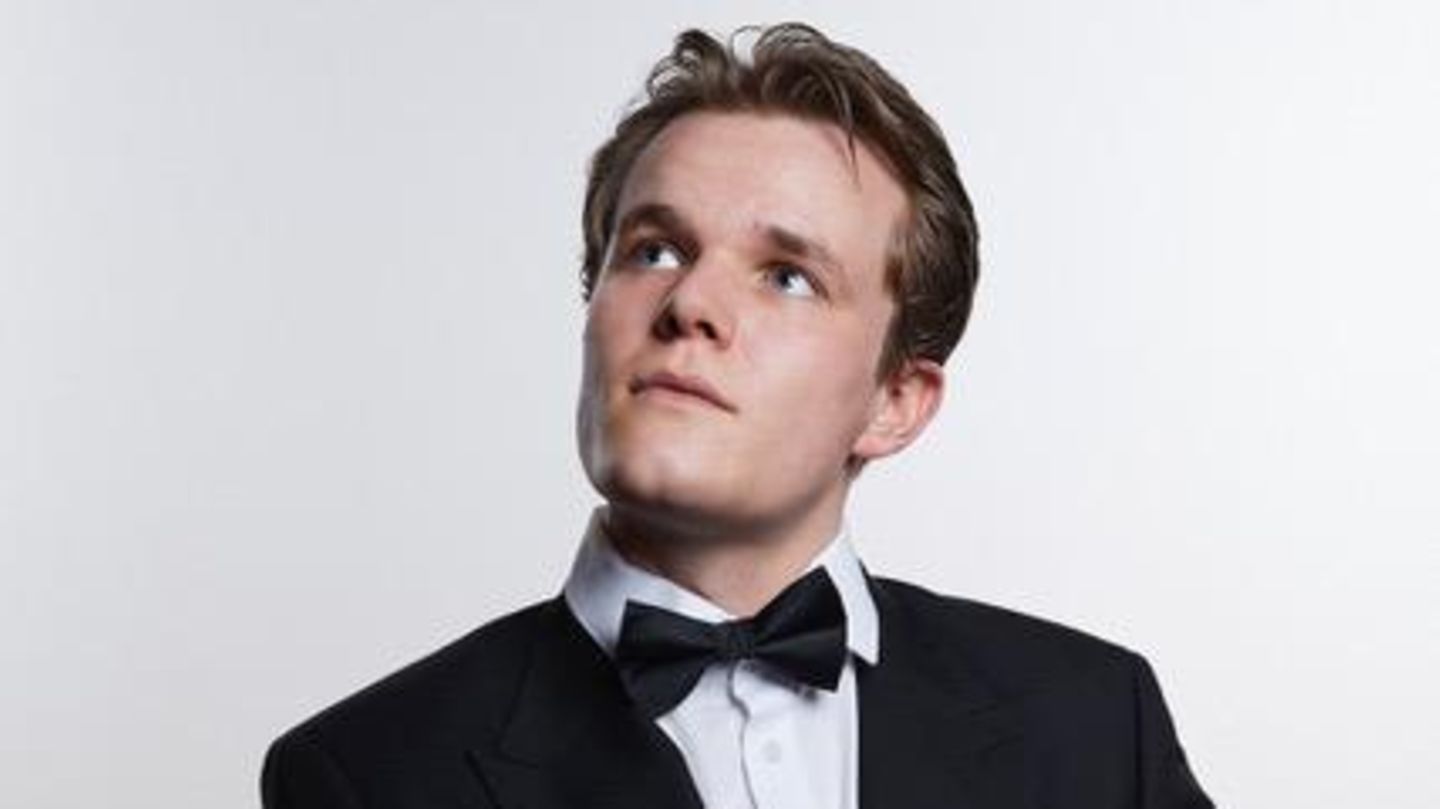 Finn Job, 29, inszeniert sich als Literatur-Dandy Finn Job, 29, inszeniert sich als Literatur-Dandy