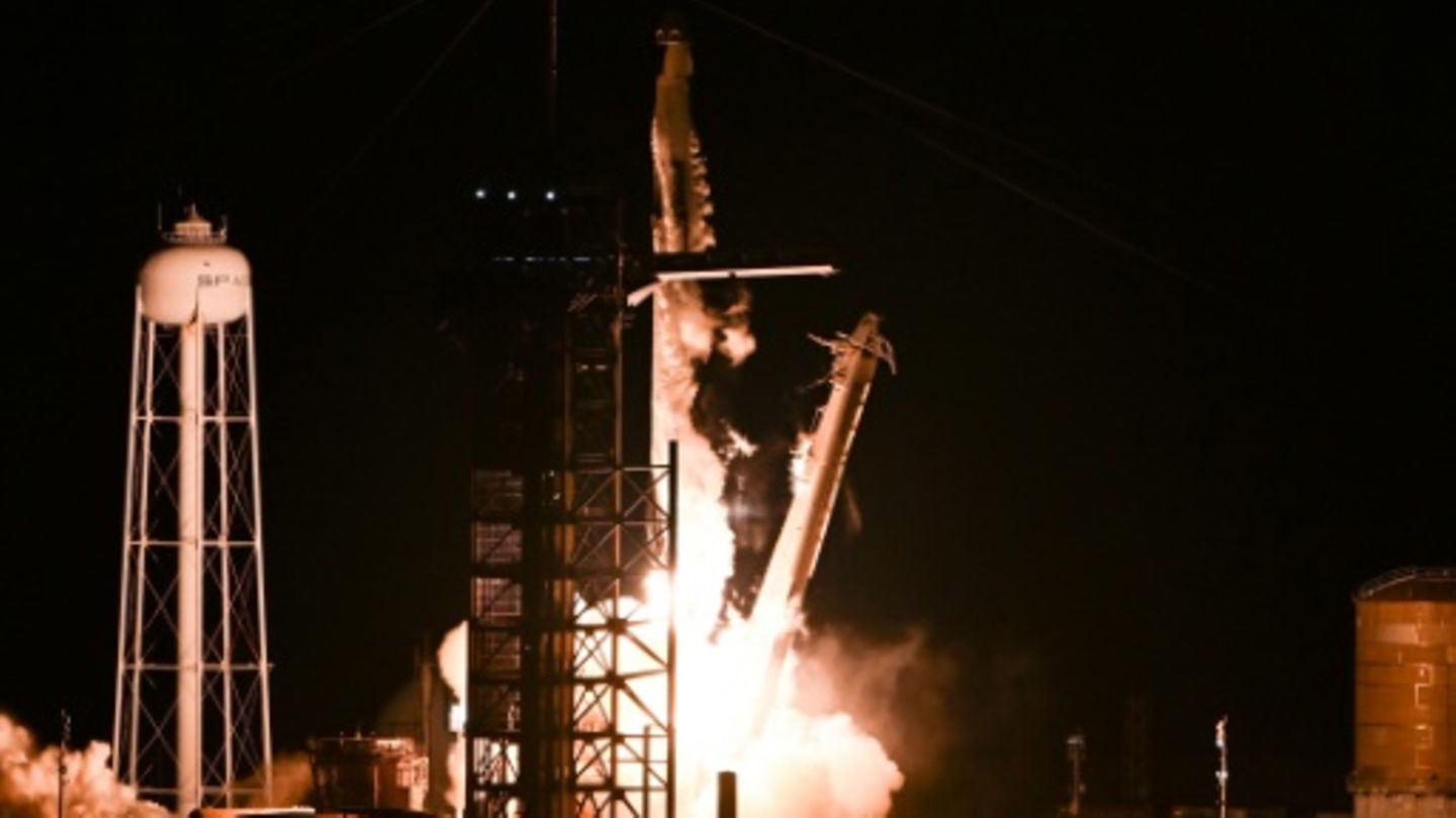 Start der Falcon-9-Rakete