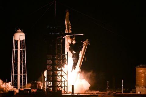 Start der Falcon-9-Rakete