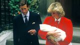 Charles und Diana mit Harry vor dem Lindo Wing