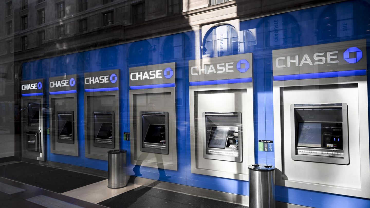 Proud TikTok-"Life-saving trick": Chase donates money and my skills to other banks