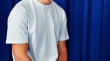 Seit gut zwei Jahren ist Aaron Single – lang genug, findet der 31-Jährige. Das Abenteuer Bachelorette tritt er an, um im besten Fall auf die Frau zu treffen, mit der er sich den Traum einer eigenen Familie erfüllen kann. Drei bis vier Kinder dürfen es schon gern sein. Er selbst hatte es nicht immer leicht, war als Jugendlicher drei Jahre im Heim. Eine Zeit, die ihn geprägt hat. Heute arbeitet der Berliner selbst im sozialen Bereich, ist happy mit dem Weg, den er gegangen ist. Für das perfekte Glück fehlt nur noch die Richtige an seiner Seite. Wie sie sein sollte? "Offen, warmherzig, loyal. Optisch könnte sie eine 10/10 sein – wenn man nicht harmoniert und keine ähnlichen Vorstellungen vom Leben hat, nützt das beste Aussehen nichts."