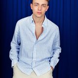 Mit seiner Gitarre verarbeitet Devin seine Gefühle und komponiert eigene Songs. Ob er mit seinen Texten auch die Bachelorette überzeugen kann? Nach rund zwei Jahren Singledasein und einer großen Enttäuschung wünscht sich der Sales Manager nichts mehr, als endlich anzukommen. Sich selbst beschreibt der 29-Jährige als humorvollen und emotionalen Menschen, der viel über das Leben nachdenkt. Bei "Die Bachelorette" hofft er nun, das passende Gegenstück zu finden: "Meine Traumfrau sollte loyal, spontan und natürlich sein", so der 1,82 m große Blondschopf.