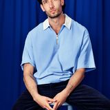 Einen großen Traum, den viele hegen, lebt Ferry bereits: Seine Leidenschaft zur Musik hat er zum Beruf gemacht und ist erfolgreicher Rapper. Doch ein Wunsch blieb bislang unerfüllt: die große Liebe. Nach gut einem Jahr Singledasein hofft der 29-Jährige, bei "Die Bachelorette" auf die Richtige zu treffen. Für einen Mann, der als Berufsmusiker ohnehin kein 08/15-Leben führt, gar nicht mal der ungewöhnlichste Weg. Denn ein Leben in der Öffentlichkeit sollte auch seine Zukünftige nicht scheuen. "Zärtlich, ehrlich und ready for Drama", so beschreibt der Wahl-Hamburger seine Traumfrau. Wenn sie wirklich die Eine ist, ist das emotionale Energiebündel bereit, all in zu gehen: "Für die Richtige würde ich alles machen und bin bereit, ein Empire mit ihr aufzubauen."