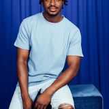 Eine Quad-Tour zu zweit, danach Dinner auf einem Boot bei schönster Aussicht – so stellt sich Smith sein Traumdate vor. Vielleicht wird das schon bald wahr? Im Oktober 2021 endete die letzte Beziehung des 23-Jährigen, vor seiner Abreise nach Thailand sagt er: "Es wird Zeit für mich, meine große Liebe kennenzulernen". 1,84 m verteilt auf 82 kg – dank seiner Leidenschaft für Boxen, Fitness, Fußball und Turnen ist Smith optisch schon mal ein echter Hingucker. Darüber hinaus weiß er mit Humor, Aufmerksamkeit und Lebensfreude zu überzeugen. Eigenschaften, die auch die Frau an seiner Seite mitbringen sollte, ein No Go für ihn ist dagegen Unehrlichkeit. Ob die Bachelorette sich als seine Mrs. Right entpuppt?