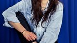 Mit ihren 24 Jahren blickt Aysun auf ein bewegtes Leben zurück: Als Scheidungskind zog ihre Mama sie allein groß. Als sie 12 Jahre alt war, erkrankte die Mutter an Leukämie und Aysun lebte fortan drei Jahre im Kinderheim. Eine Zeit, die die junge Frau geprägt hat und zu der Person gemacht hat, die sie heute ist. Ihre Mama überlebte und für Aysun war klar: Auch sie will anderen Menschen helfen. Der Grund, weshalb sie heute als Rettungssanitäterin arbeitet und in den kommenden Jahren gern eine Ausbildung zur Notfallsanitäterin absolvieren würde. Mit der passenden Partnerin an ihrer Seite kann sich die Mannheimerin gut vorstellen, künftig auch ihre eigene Familie zu gründen. Wie sie sein sollte, ihre Mrs. Right? "Im besten Fall gefestigt im Leben. Reif, ehrlich und empathisch sein. Und ich präferiere Femmes."