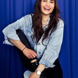 Mit ihren 24 Jahren blickt Aysun auf ein bewegtes Leben zurück: Als Scheidungskind zog ihre Mama sie allein groß. Als sie 12 Jahre alt war, erkrankte die Mutter an Leukämie und Aysun lebte fortan drei Jahre im Kinderheim. Eine Zeit, die die junge Frau geprägt hat und zu der Person gemacht hat, die sie heute ist. Ihre Mama überlebte und für Aysun war klar: Auch sie will anderen Menschen helfen. Der Grund, weshalb sie heute als Rettungssanitäterin arbeitet und in den kommenden Jahren gern eine Ausbildung zur Notfallsanitäterin absolvieren würde. Mit der passenden Partnerin an ihrer Seite kann sich die Mannheimerin gut vorstellen, künftig auch ihre eigene Familie zu gründen. Wie sie sein sollte, ihre Mrs. Right? "Im besten Fall gefestigt im Leben. Reif, ehrlich und empathisch sein. Und ich präferiere Femmes."