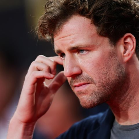 Versteht wahrscheinlich selbst nicht, was ihm da gerade passiert: Luke Mockridge bei der Verleihung des Deutschen Fernsehpreises, Köln, 2023