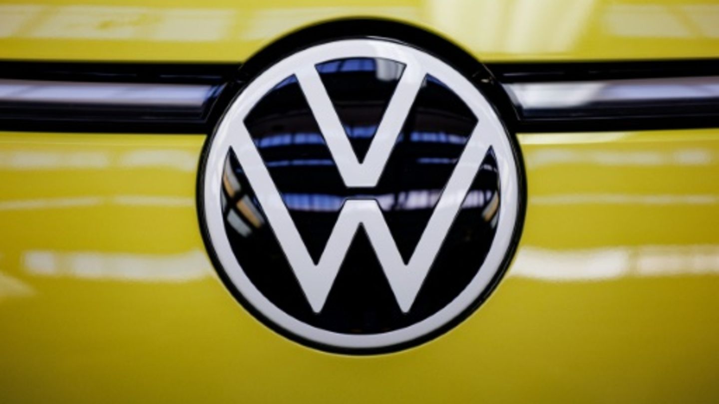 Logo von VW auf einem ID Buzz