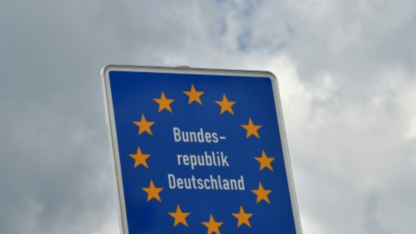 Schild an deutscher Grenze