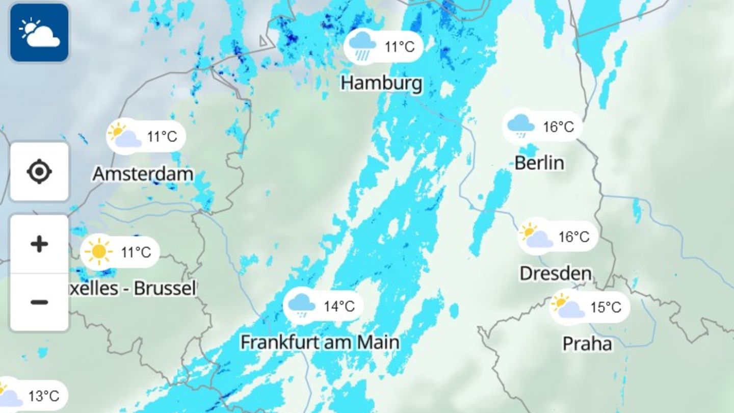 Eine Karte zeigt das Wetter in Deutschland mit Niederschlägen