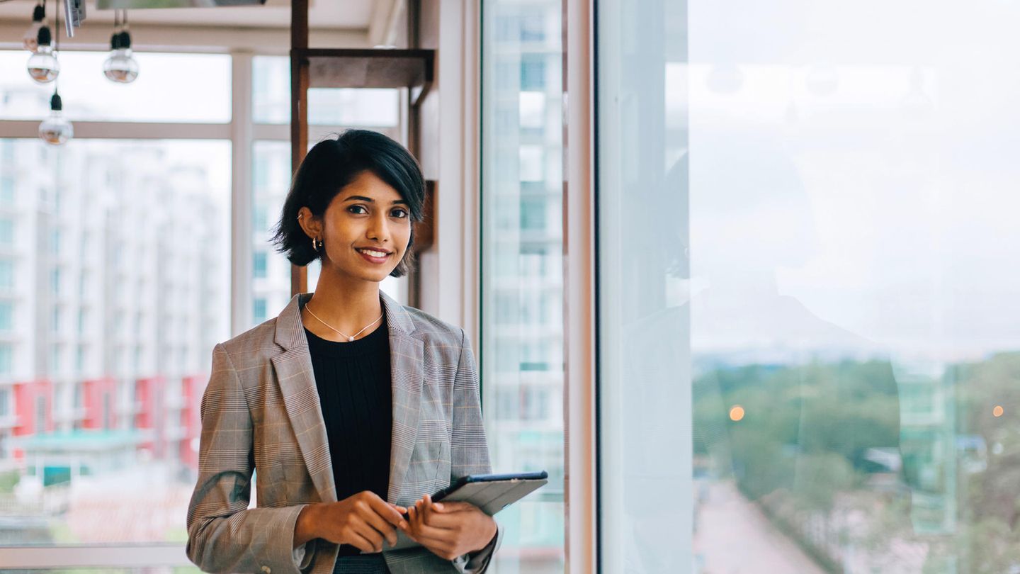 Y - Young Professionals  Young Professionals sind junge Berufstätige, die bereits erste Erfahrungen im Berufsleben gesammelt haben und nun ihre Karriere vorantreiben möchten. In der Weiterbildung bedeutet dies, dass spezielle Programme und Seminare angeboten werden, die auf die Bedürfnisse und Anforderungen dieser Zielgruppe abgestimmt sind. Diese Weiterbildungen konzentrieren sich oft auf Führungskompetenzen, Projektmanagement und fachliche Spezialisierungen.