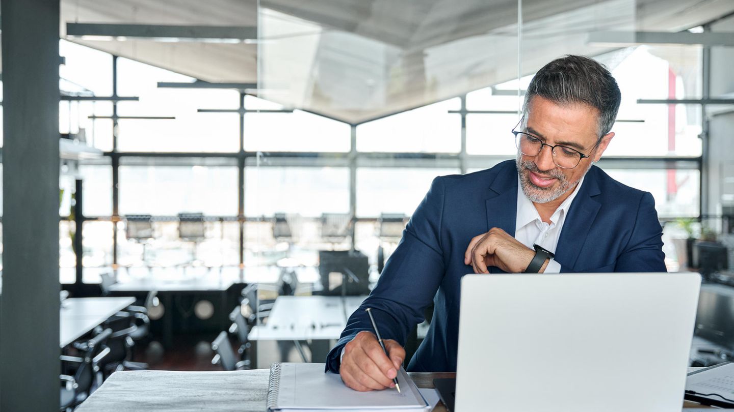 X - Xpert Business  Xpert Business ist eine Kursreihe, die kaufmännische Qualifikationen vermittelt. Sie ist modular aufgebaut und richtet sich an Erwachsene, die sich im Bereich Buchführung, Betriebswirtschaft, Personalwesen und ähnlichen Bereichen weiterbilden möchten. Die Kurse sind praxisorientiert und können sowohl vor Ort als auch online belegt werden. Am Ende eines jeden Moduls steht eine Prüfung, die bei Bestehen mit einem Zertifikat abgeschlossen wird.