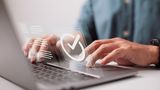 Q - Qualitätsmanagement in der Weiterbildung  Qualitätsmanagement in der Weiterbildung bezieht sich auf die systematische Planung, Steuerung und Überwachung von Bildungsprozessen, um die Qualität der Bildungsangebote sicherzustellen und kontinuierlich zu verbessern. Dies kann durch die Einhaltung von Standards, Zertifizierungen (z.B. ISO 9001) und Feedbacksysteme erfolgen. Ein gutes Qualitätsmanagement trägt zur Zufriedenheit der Teilnehmer und zur Effektivität der Bildungsmaßnahmen bei.