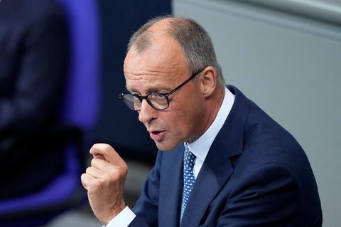 Oppositionsführer Friedrich Merz (CDU) während der Generaldebatte im Bundestag