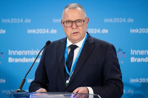 Brandenburgs Innenminister Michael Stübgen zum Verbot des IHZ