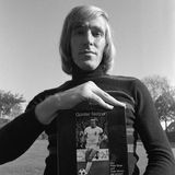 "Rebell am Ball" heißt die Biografie, die 1971 erscheint. Der Titel prägt das Image von Netzer bis heute. Mit seinen langen Haaren, seinem Lebensstil und dem eleganten Offensivspiel wird er zu einem Sinnbild der Siebzigerjahre. Netzer verkörpert wie kein anderer Fußballprofi die neue gesellschaftliche Freiheit und das Lustprinzip – auf und neben dem Platz