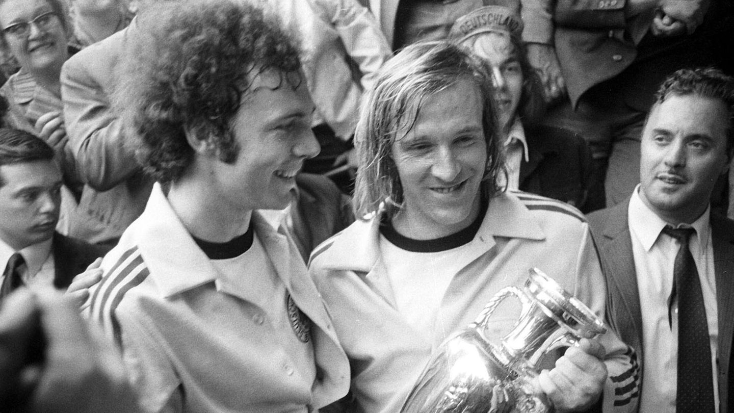 Großkünstler nach dem Finale von Brüssel vereint: Franz Beckenbauer und Günter Netzer