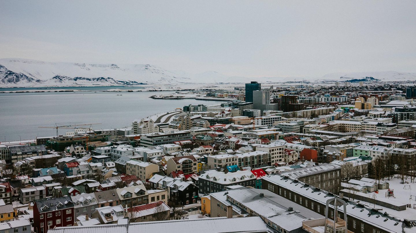 #3 Island Blick auf das verschneite Reykjavik