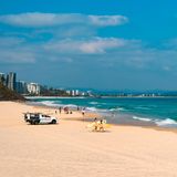 Surfer an der Gold Coast von Australien