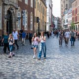 Menschen in der Fußgängerzone in Kopenhagen