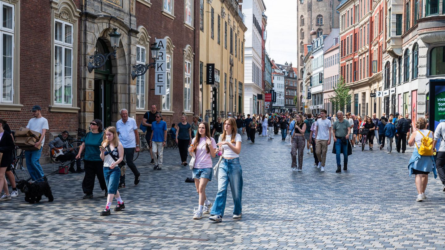#9 Dänemark Menschen in der Fußgängerzone in Kopenhagen