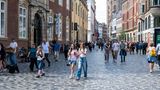 Menschen in der Fußgängerzone in Kopenhagen