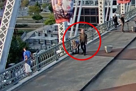 Mutmaßlicher Suizid-Versuch: Das ist der Moment, in dem Jon Bon Jovi einer Frau das Leben rettet