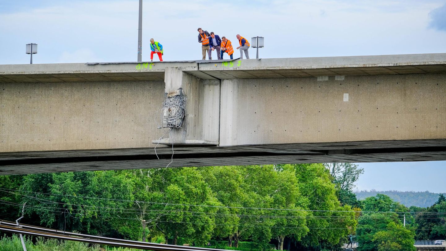 Denn die Fachleute sind zu der Einschätzung gekommen, dass dieser Strang der Brücke nicht zu halten sei und vollständig abgerissen werden müsse
