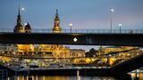 Das Panorama der auch "Elbflorenz" genannten Stadt hat sich jedenfalls schon verändert. Ob die beiden Brückenstränge für den Autoverkehr stehenbleiben können, ist noch unklar